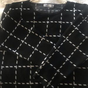 Women’s sweater black and white